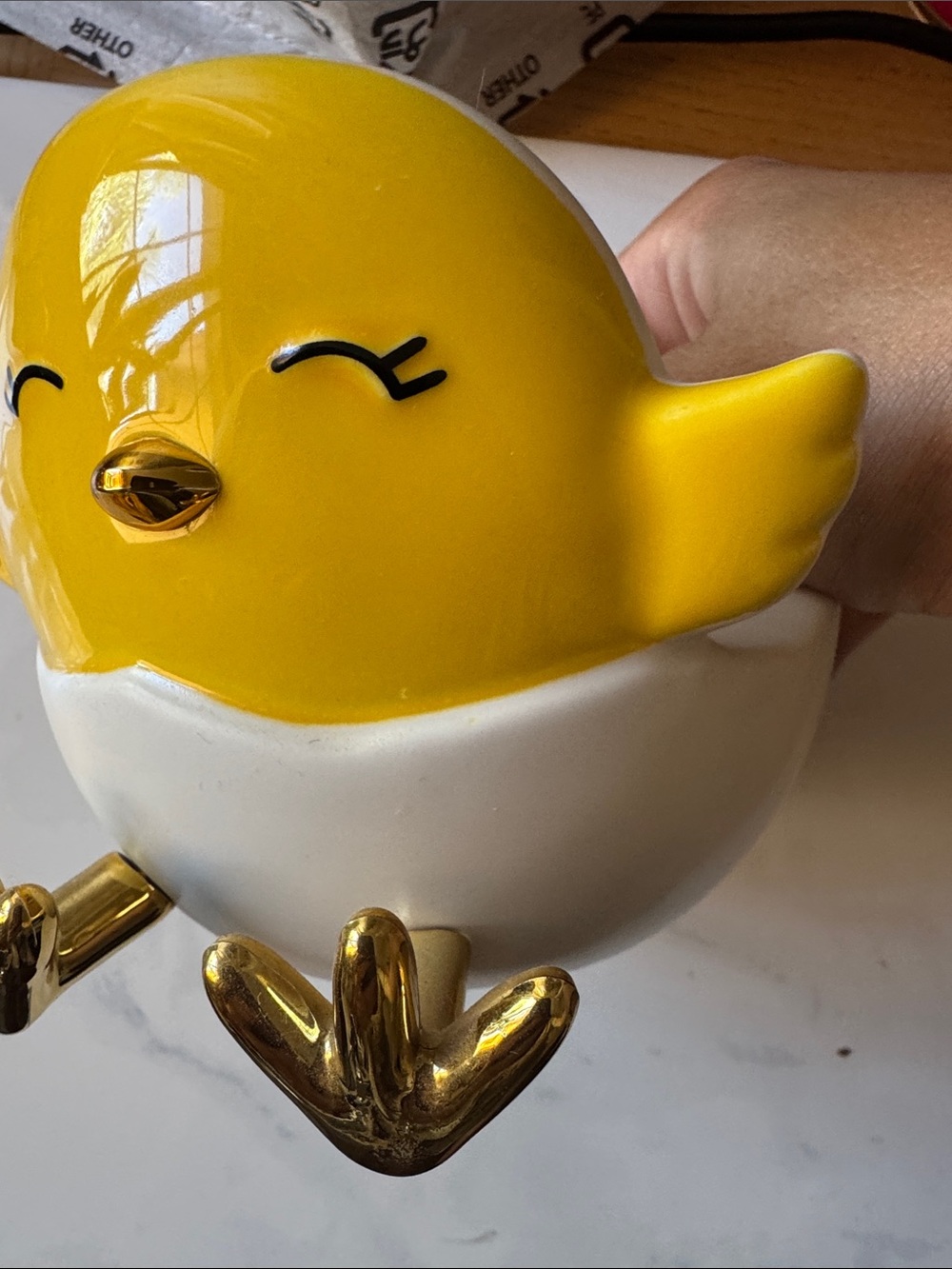 Bath & Body Works Yellow & White Ceramic Chick Candle Holder with Gold Accents - Picture 5 of 6